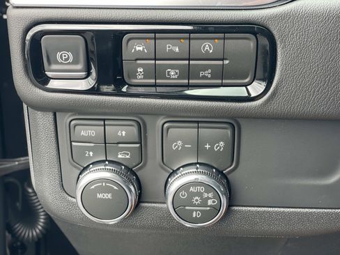 New 2026 GMC Yukon Denali AWD/4WD image 18
