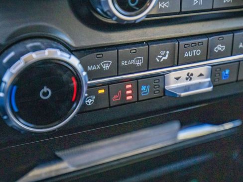 Used 2023 Ford F250 Lariat w/ Chrome Package image 32