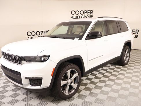 Used 2022 Jeep Grand Cherokee L Limited AWD/4WD image 11
