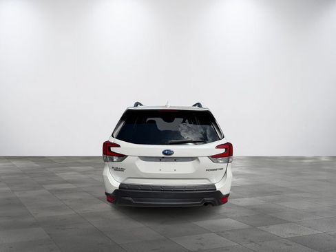Used 2019 Subaru Forester Premium AWD/4WD image 5