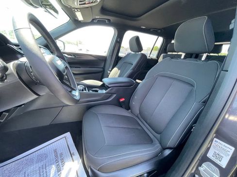 Used 2025 Jeep Grand Cherokee L Laredo w/ Luxury Tech Group I AWD/4WD image 12