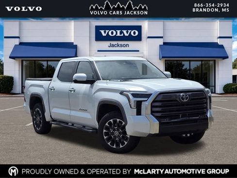 Used 2024 Toyota Tundra Limited w/ Power Package AWD/4WD image 9
