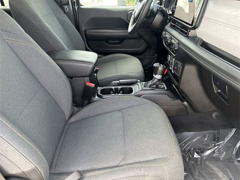 Used 2024 Jeep Wrangler Unlimited Sahara image 12