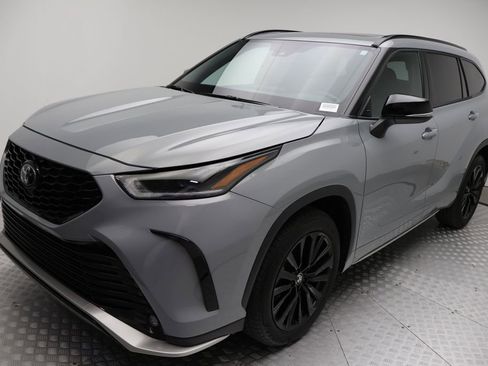 Certified 2025 Toyota Highlander XSE image 2