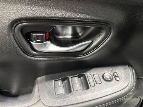 Used 2025 Honda HR-V LX image 18