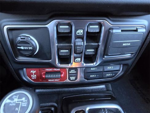 New 2025 Jeep Gladiator Rubicon image 17