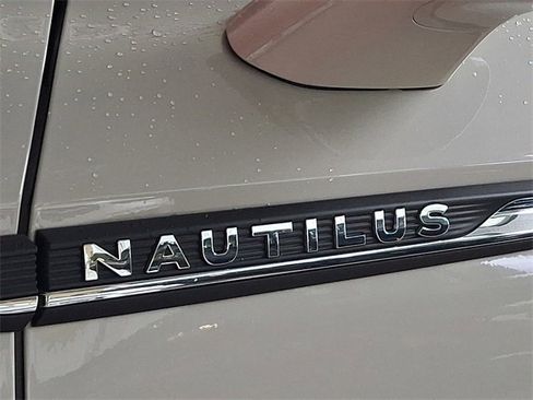 Used 2022 Lincoln Nautilus Reserve AWD/4WD image 30