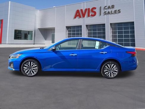 Used 2025 Nissan Altima 2.5 SV AWD/4WD image 10