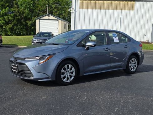 Used 2023 Toyota Corolla LE FWD image 5