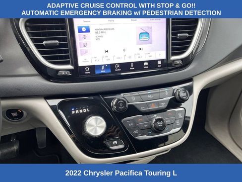 Used 2022 Chrysler Pacifica Touring-L image 8