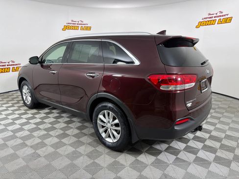 Used 2018 Kia Sorento FWD image 3