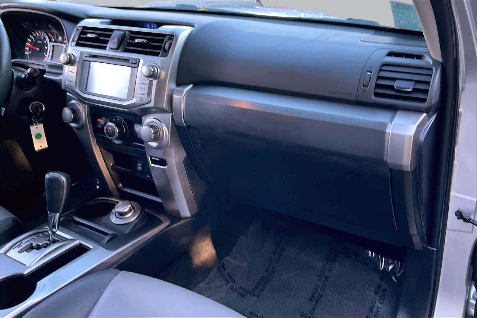Used 2019 Toyota 4Runner SR5 Premium AWD/4WD image 17