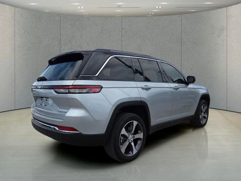 Used 2023 Jeep Grand Cherokee Limited RWD image 4