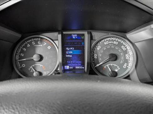 Used 2019 Toyota Tacoma TRD Sport RWD image 27