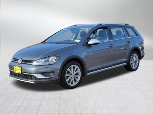 Used 2018 Volkswagen Golf Alltrack S image 3
