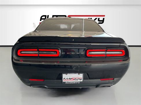 Used 2022 Dodge Challenger R/T image 6