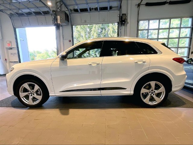 Certified 2025 Audi Q5 Premium w/ Premium Plus AWD/4WD image 3
