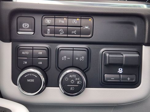 Used 2025 Chevrolet Tahoe Premier image 27