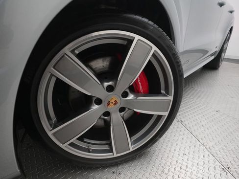 Certified 2023 Porsche Cayenne GTS AWD/4WD image 32