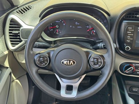 Used 2021 Kia Soul LX image 18