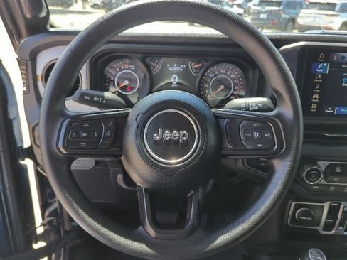 Certified 2025 Jeep Gladiator Sport AWD/4WD image 11
