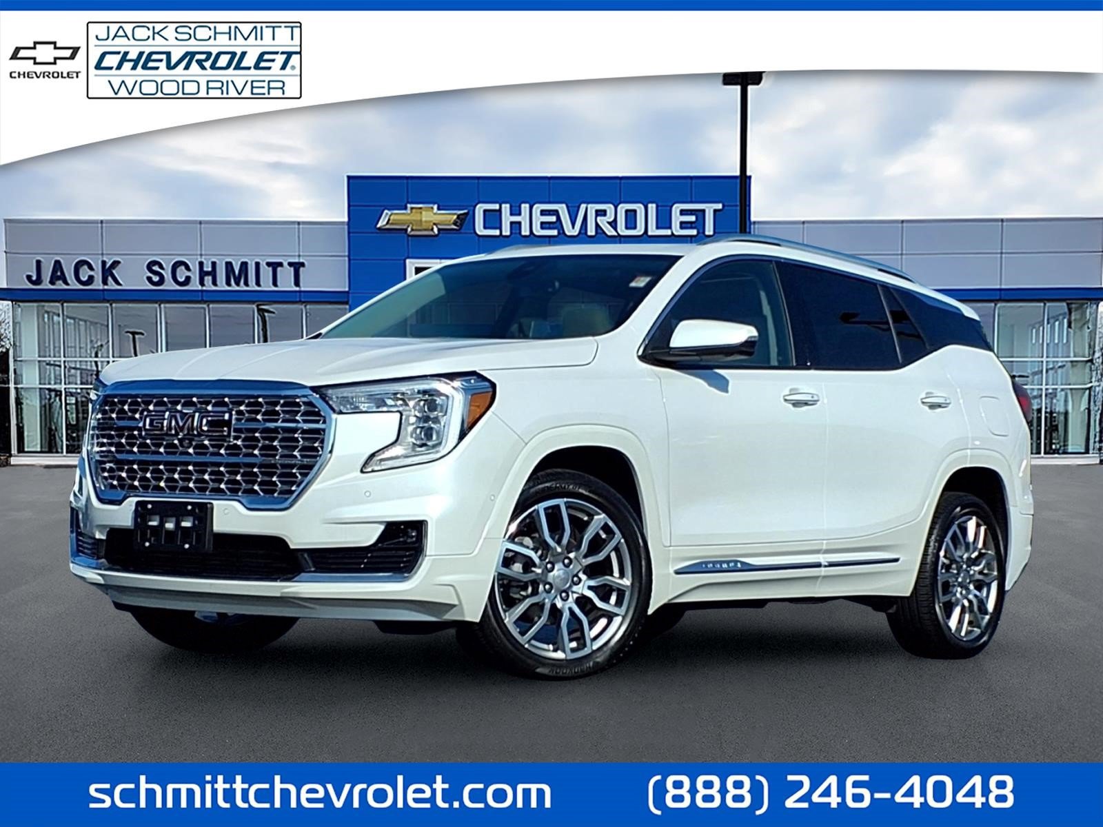Used 2024 GMC Terrain Denali w/ Denali Premium Package AWD/4WD image 1