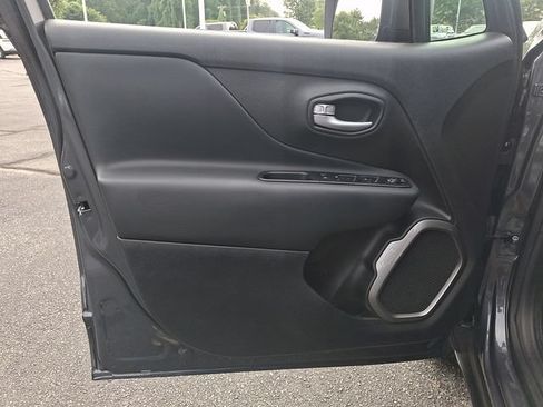 Used 2023 Jeep Renegade Latitude AWD/4WD image 12