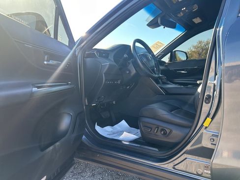 Used 2021 Toyota Venza Limited w/ Carpet Mat Package (TMS) image 10