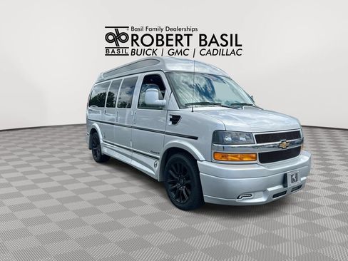 Used 2021 Chevrolet Express 2500 LS w/ Enhanced Convenience Package RWD image 2