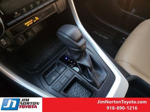 Used 2020 Toyota RAV4 LE image 21