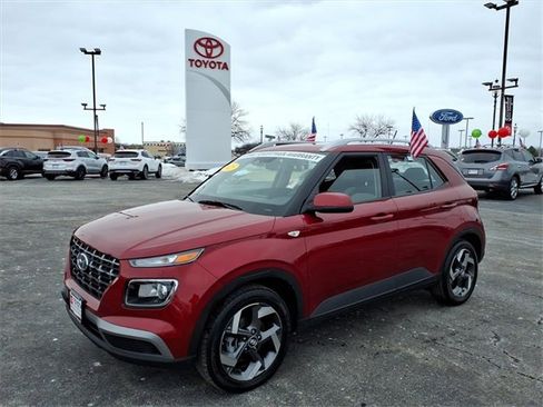 Used 2025 Hyundai Venue SEL image 8
