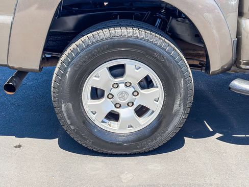 Used 2012 Toyota Tacoma 4x4 Double Cab w/ TRD Off-Road Pkg image 10
