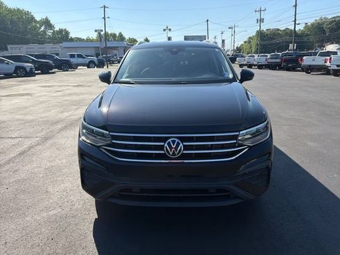 Used 2022 Volkswagen Tiguan SE AWD/4WD image 2