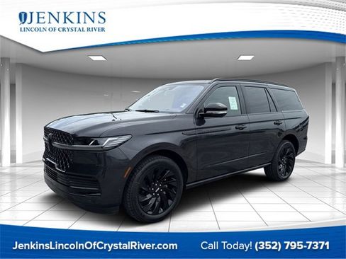 New 2025 Lincoln Navigator Reserve w/ Jet Appearance Package image 1