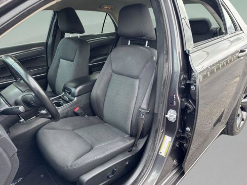 Used 2020 Chrysler 300 Touring w/ Sport Appearance Package image 9