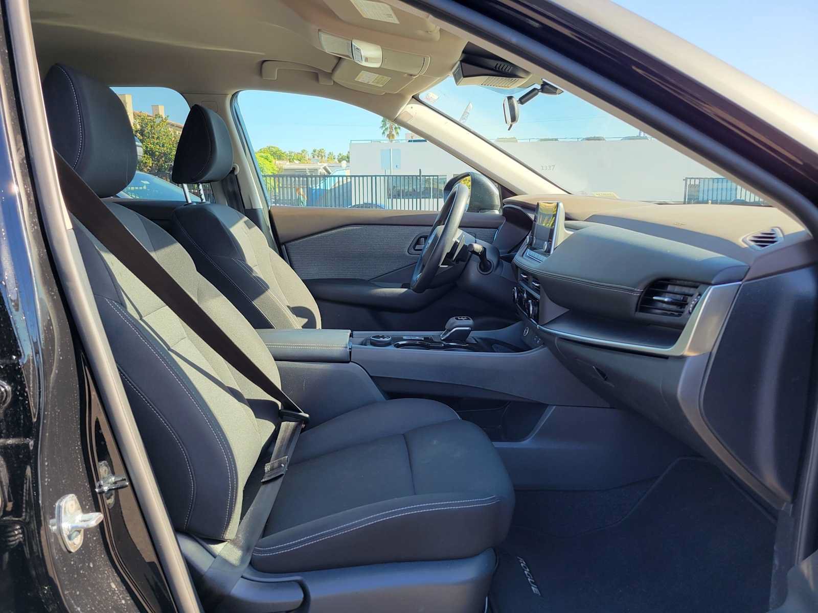 Used 2023 Nissan Rogue S AWD/4WD image 10