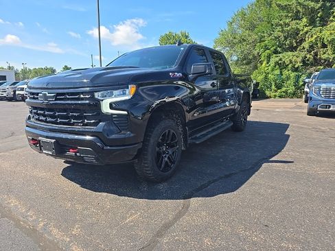 Used 2024 Chevrolet Silverado 1500 LT Trail Boss w/ Convenience Package II AWD/4WD image 2