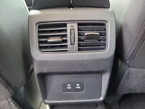 Used 2025 Nissan Rogue SV AWD/4WD image 16