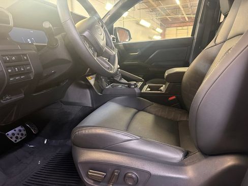 Used 2025 Toyota Tacoma TRD Sport w/ TRD Sport Premium Package AWD/4WD image 13