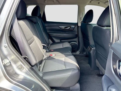 Used 2020 Nissan Rogue SV FWD image 25