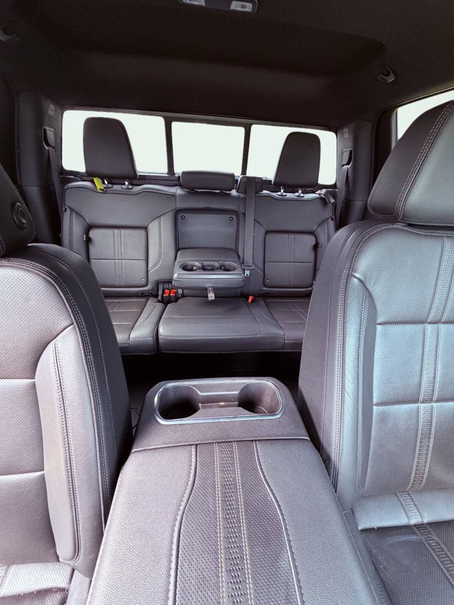Used 2023 Chevrolet Silverado 1500 High Country w/ Technology Package AWD/4WD image 28