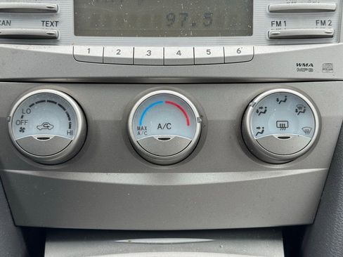 Used 2011 Toyota Camry FWD image 11