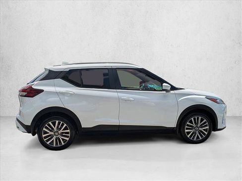 Certified 2021 Nissan Kicks SV FWD image 4