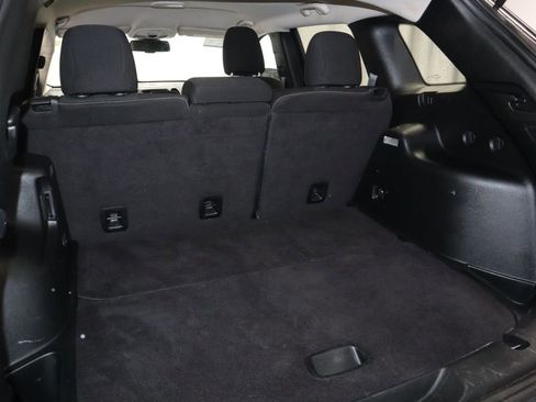 Used 2017 Jeep Cherokee Latitude w/ Comfort/Convenience Group AWD/4WD image 17