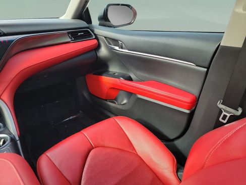 Used 2019 Toyota Camry XSE image 8