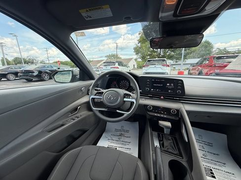 Used 2023 Hyundai Elantra SEL w/ Cargo Package FWD image 13