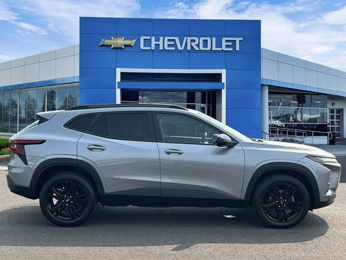 Certified 2024 Chevrolet Trax ACTIV w/ Sunroof Package FWD image 5