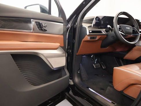 New 2026 Cadillac Vistiq Platinum image 8