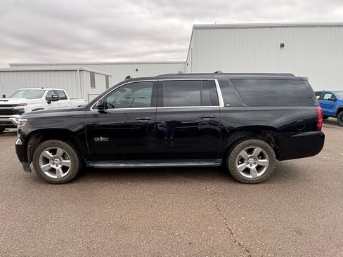 Used 2019 Chevrolet Suburban LT image 2