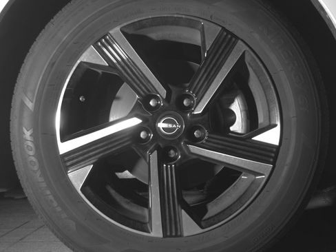 Used 2025 Nissan Sentra SV FWD image 13